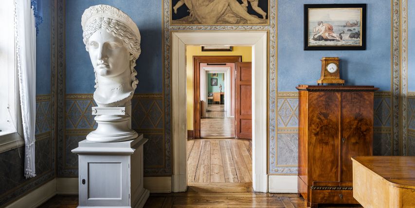 Junozimmer mit Junokopf