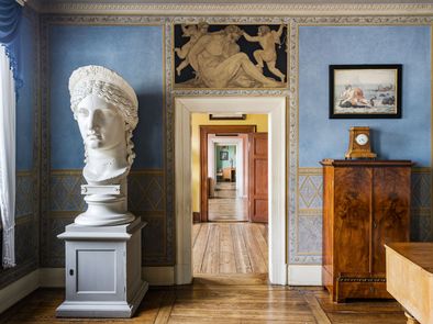 Junozimmer mit Junokopf