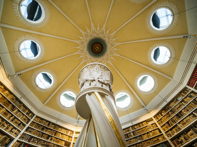 Blick zur Decke im Bücherturm der Herzogin Anna Amalia Bibliothek