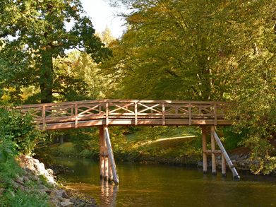 Die neu gebaute Salonbrücke im Schlosspark Tiefurt
