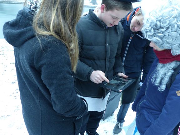 Group work with a tablet in the Park on the Ilm