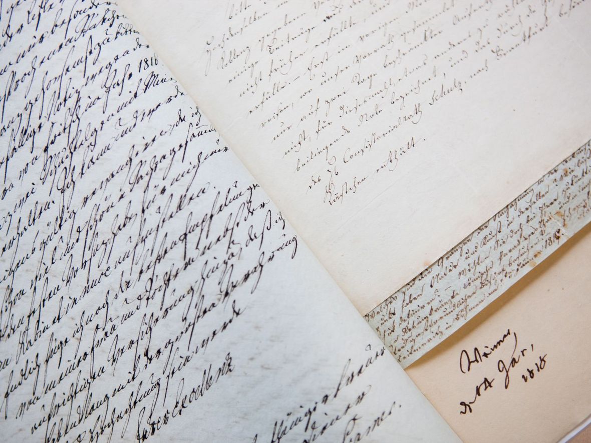 Einblick in die Briefe an Goethe in originaler Heftung.