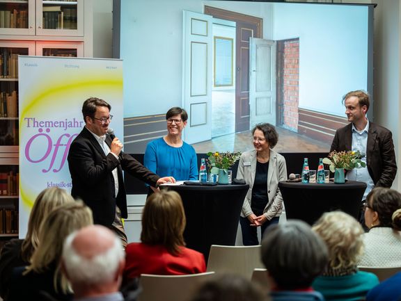 Podiumsdiskussion zur Eröffnung des Themenjahres "Öffnen" 2026