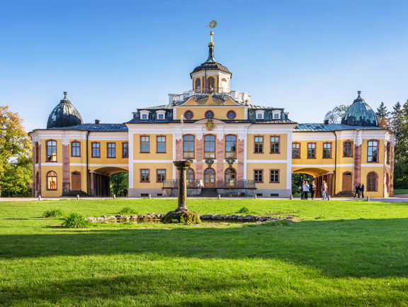 Eine beliebte Sehenswürdigkeit in Weimar: Schloss und Park Belvedere