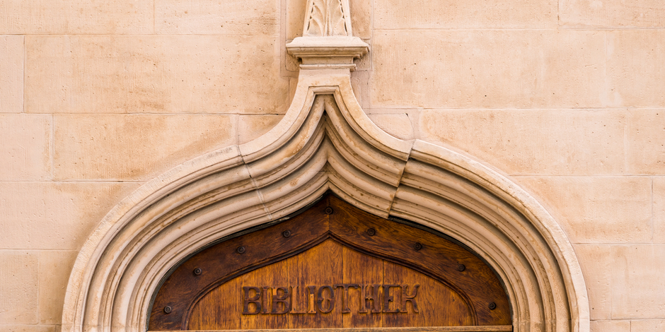Détail d'une porte du bâtiment de la bibliothèque historique
